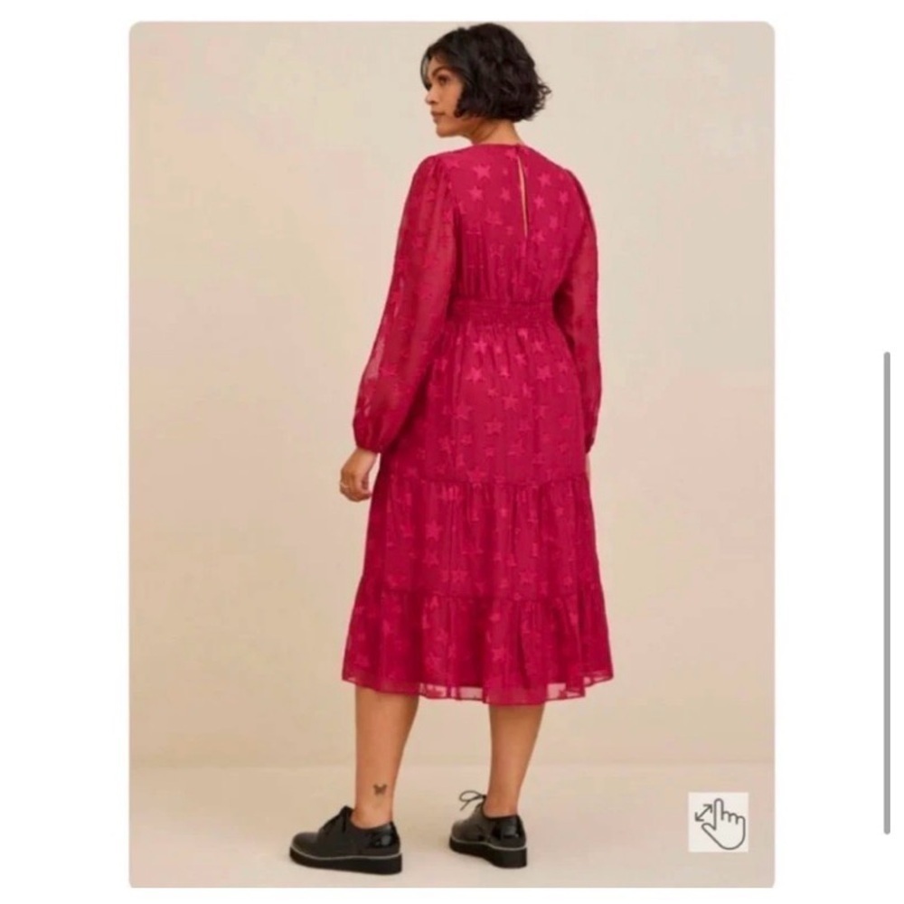 TORRID Magenta Star Tiered Long Sleeve Midi Dress - Picture 4 of 7